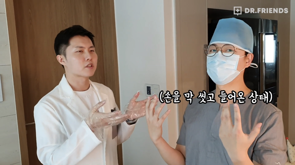 수술복 입는 방법과 수술방에서의 자세.jpgif | 인스티즈