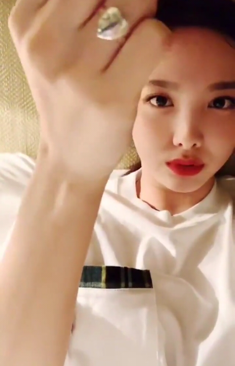 콘서트 게스트로 와준 트와이스에게 아이유가 준 선물.jpg | 인스티즈