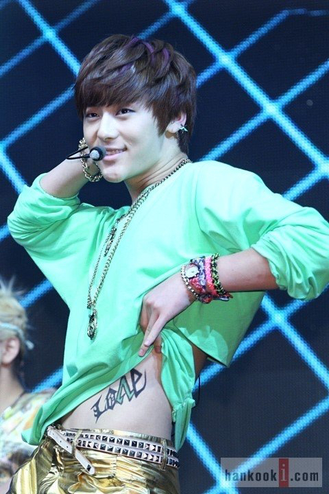 아이돌 이상한 옷 달글에서 웃긴 거 몇장 가져옴 | 인스티즈