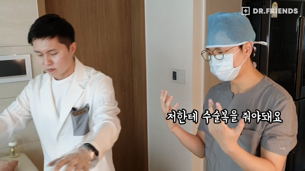 수술복 입는 방법과 수술방에서의 자세.jpgif | 인스티즈