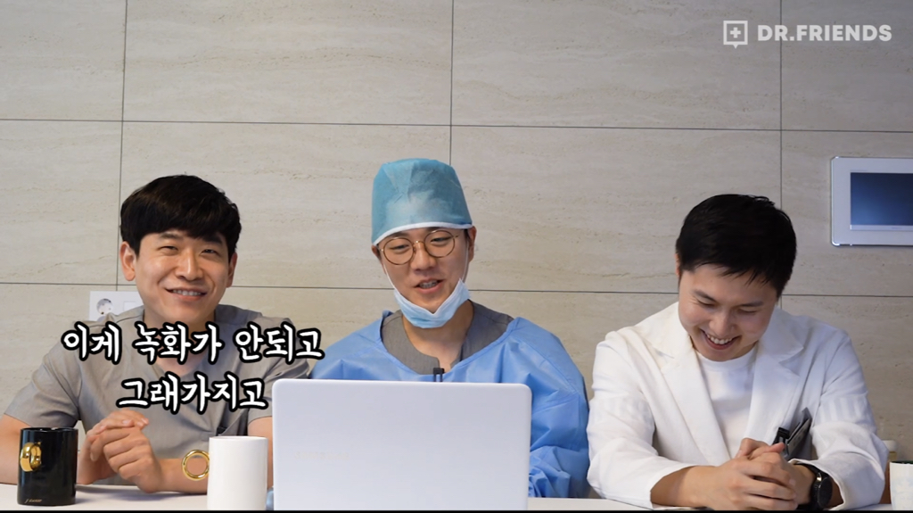 수술복 입는 방법과 수술방에서의 자세.jpgif | 인스티즈