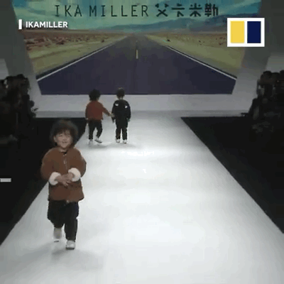 중국 런웨이 중 장난치다 넘어지는 모델.gif | 인스티즈