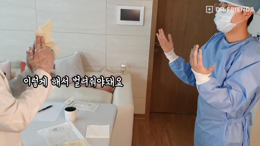 수술복 입는 방법과 수술방에서의 자세.jpgif | 인스티즈