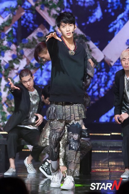 아이돌 이상한 옷 달글에서 웃긴 거 몇장 가져옴 | 인스티즈