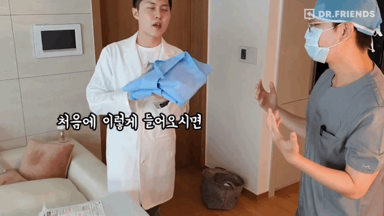 수술복 입는 방법과 수술방에서의 자세.jpgif | 인스티즈