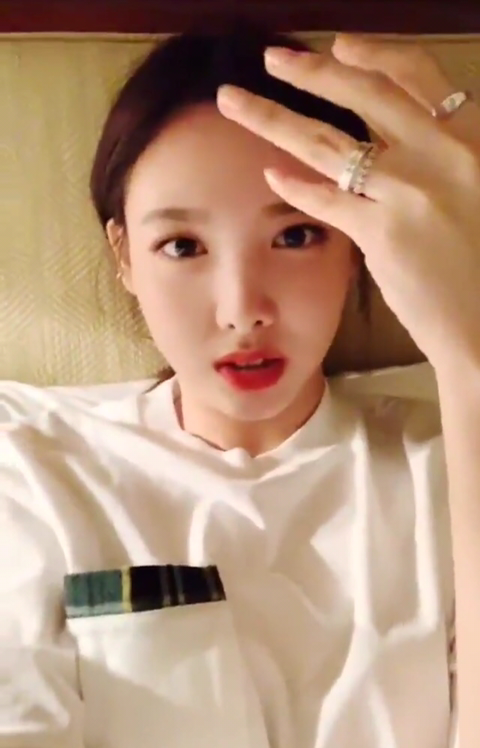 콘서트 게스트로 와준 트와이스에게 아이유가 준 선물.jpg | 인스티즈