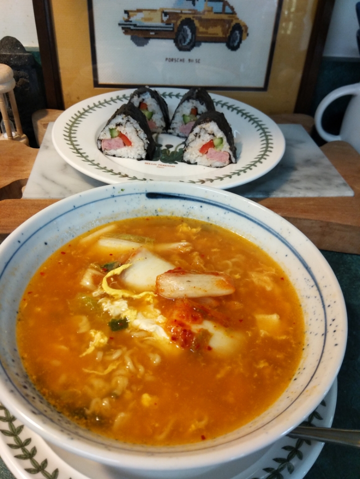 김밥과스파게티 이미지