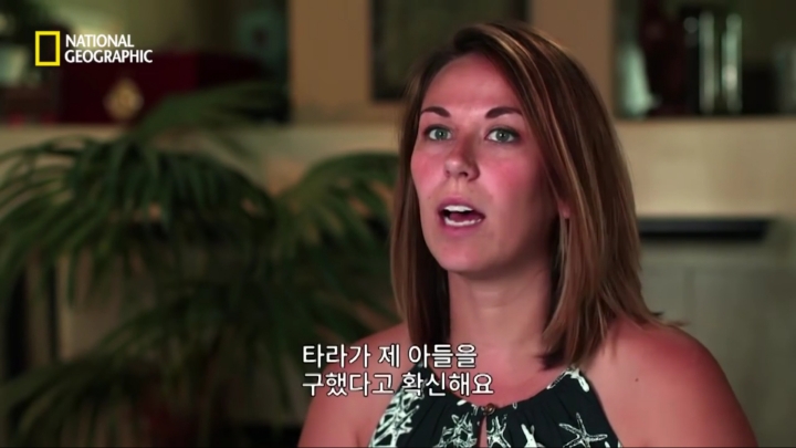 몸을 날려 아이를 구한 고양이 | 인스티즈