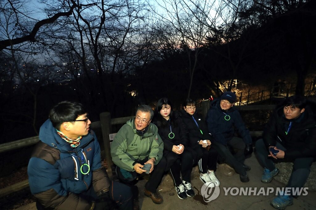 2019.01.01 서울 남산에서 새해맞이한 문재인 대통령.jpg | 인스티즈