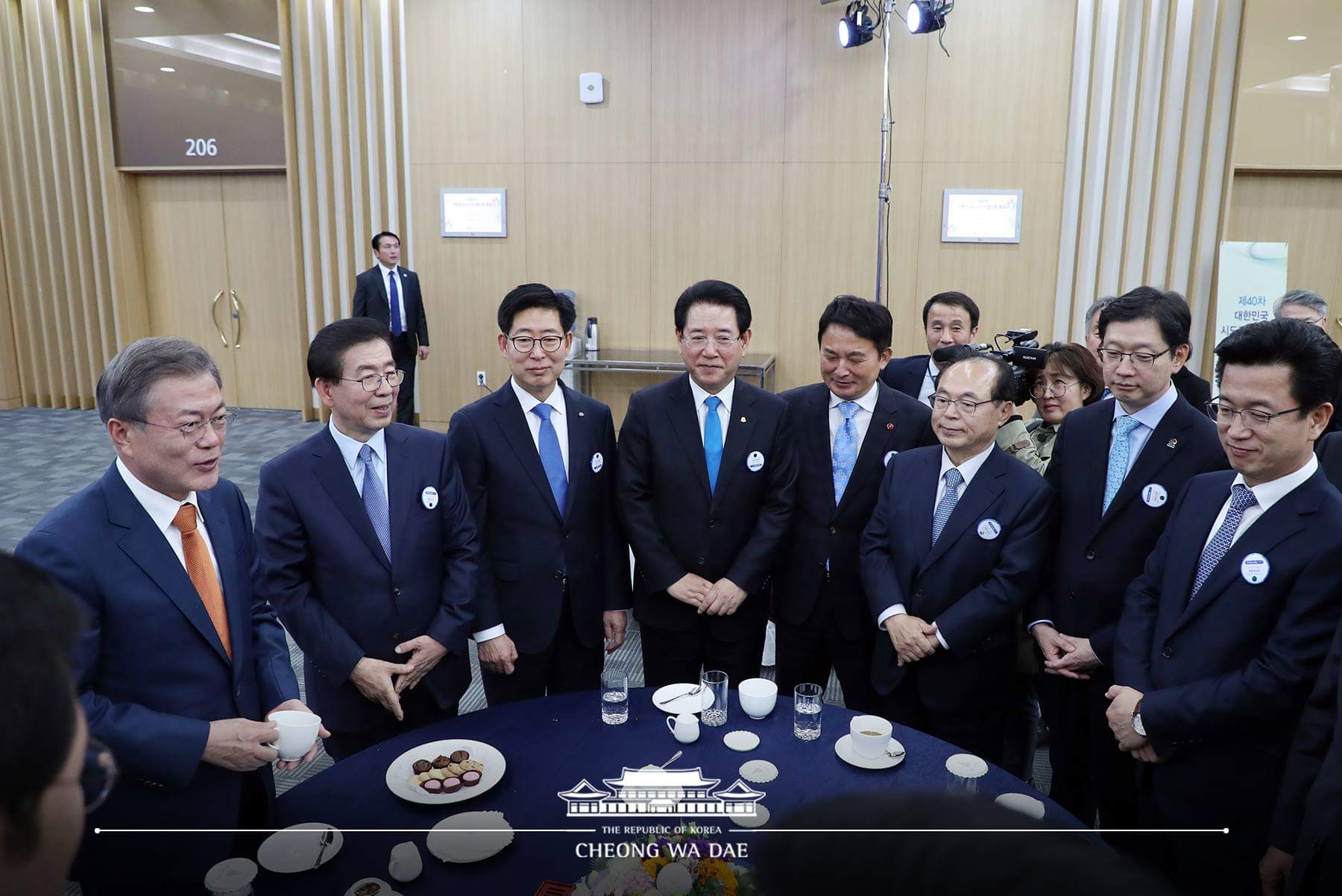 제6회 지방자치의 날 기념식에 참석한 김경수 도지사♥ | 인스티즈