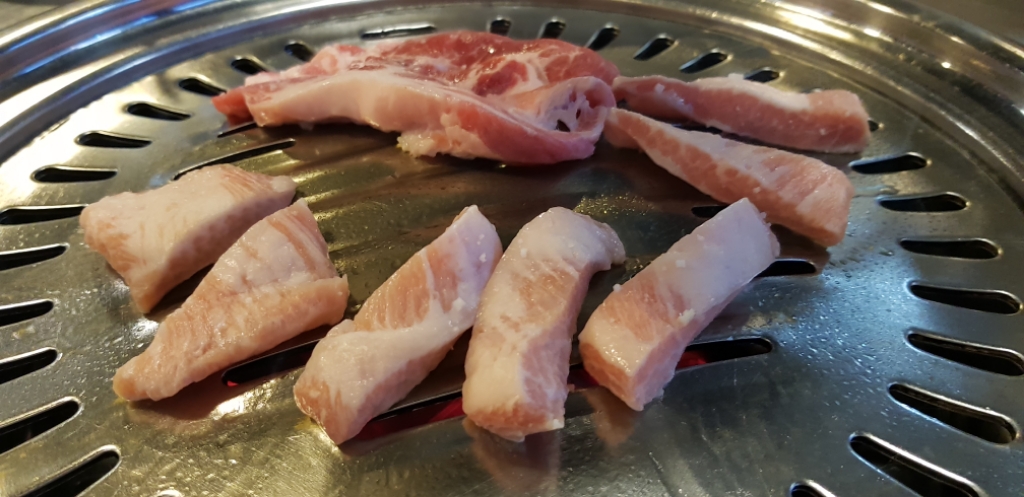 놀란돼지 이미지