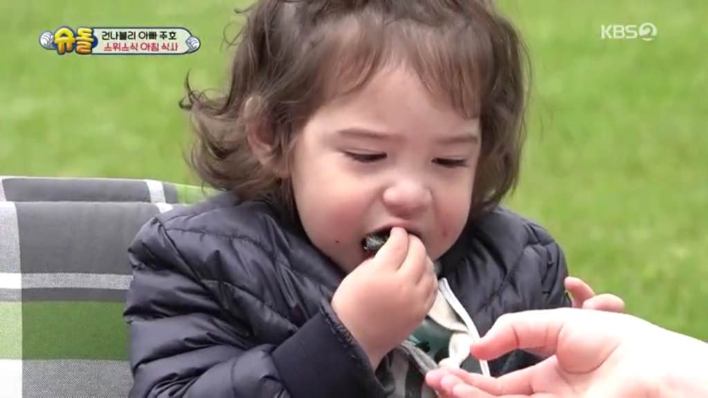 [슈퍼맨이돌아왔다] 스위스 가서 김만 흡입하는 박건후ㅋㅋㅋㅋㅋ | 인스티즈