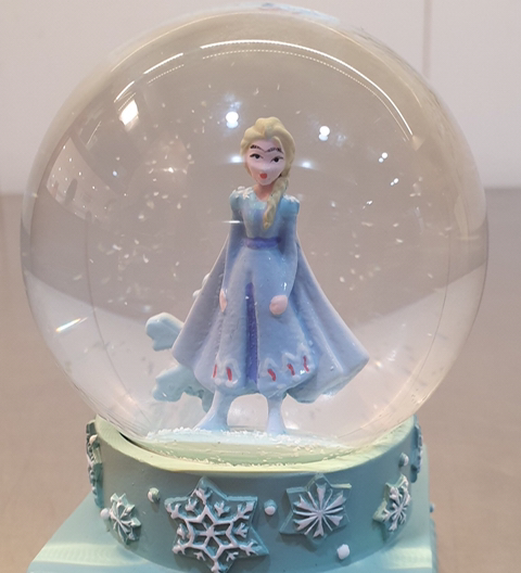 다이소에서 팔고 있는 겨울왕국2 스노우볼.jpg | 인스티즈