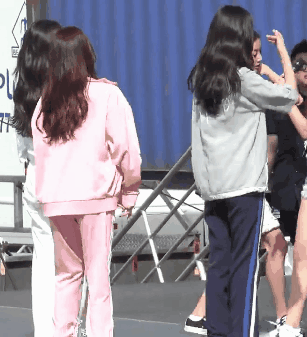 괌에서 걸크러쉬력 폭발한 트와이스 사나 | 인스티즈