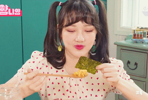 복스럽게 잘먹는 여자친구 예린이 긔여운 먹방.gif | 인스티즈