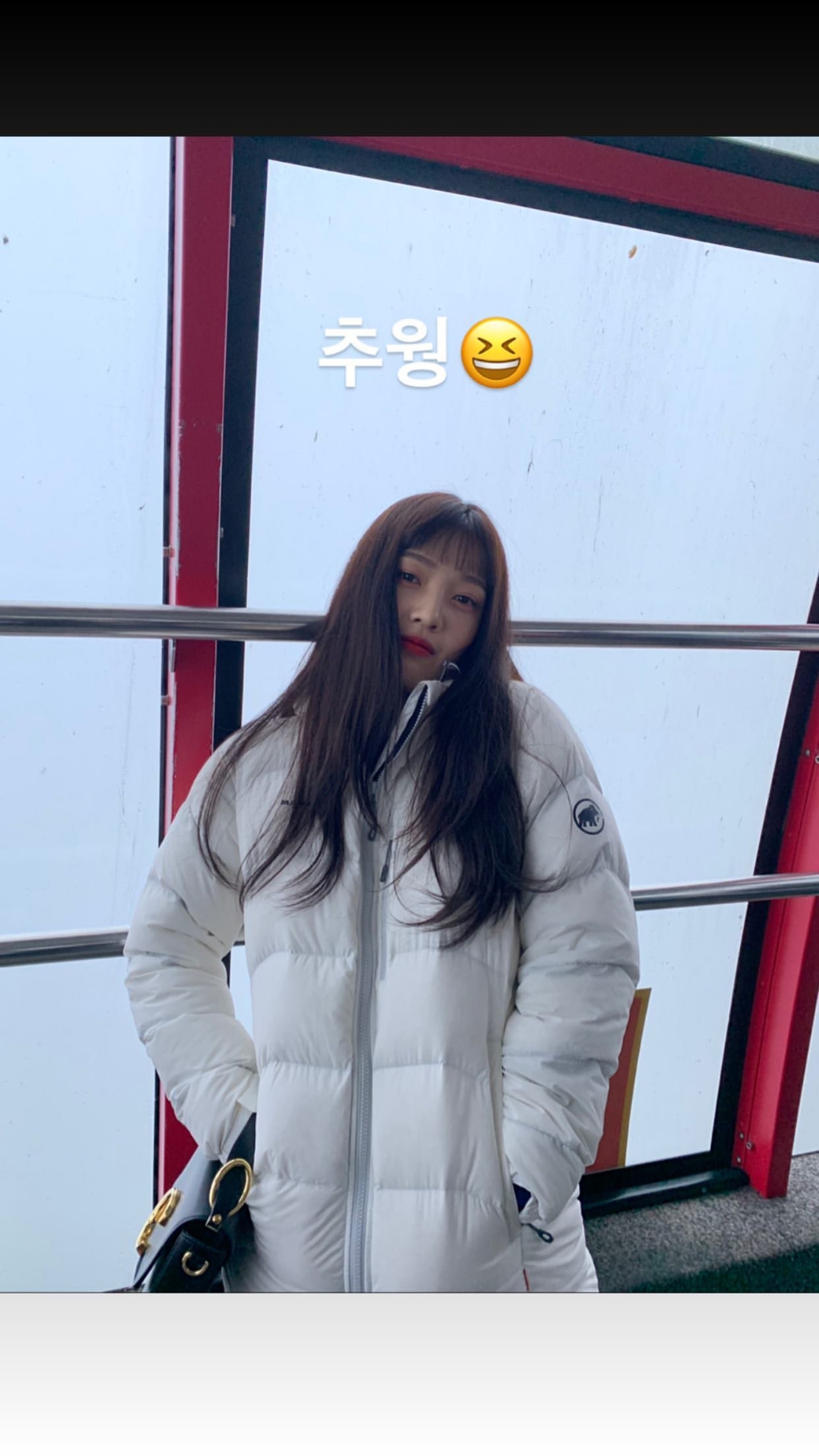 예쁜 스위스 풍경과 잘 어울리는 레드벨벳 조이 | 인스티즈