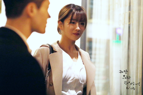 코트 입은 에이핑크 윤보미.jpg | 인스티즈