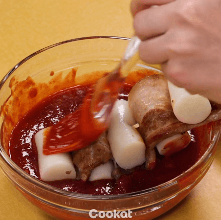 삼겹살 떡꼬치 제조 과정.gif | 인스티즈