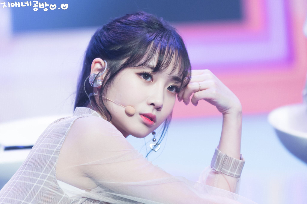 [러블리즈] 신발 하나 살 생각이라서 지애 | 인스티즈