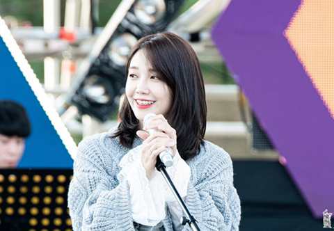 무대 비누방울 효과 속 에이핑크 정은지.jpgif | 인스티즈