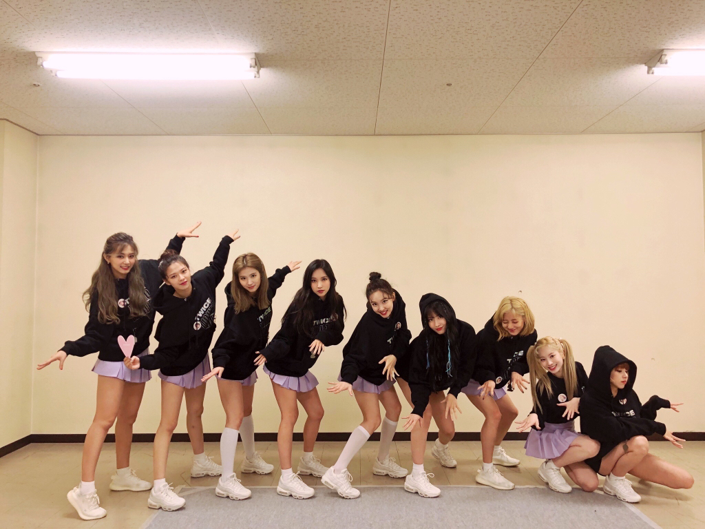 미나리 아껴주는 나연 &amp; 사나 팬이트 | 인스티즈