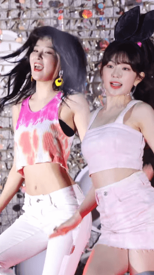 과감한 의상의 핑크 아이린.gif | 인스티즈