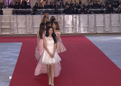 2018AAA 레드카펫 프로미스나인.GIF | 인스티즈