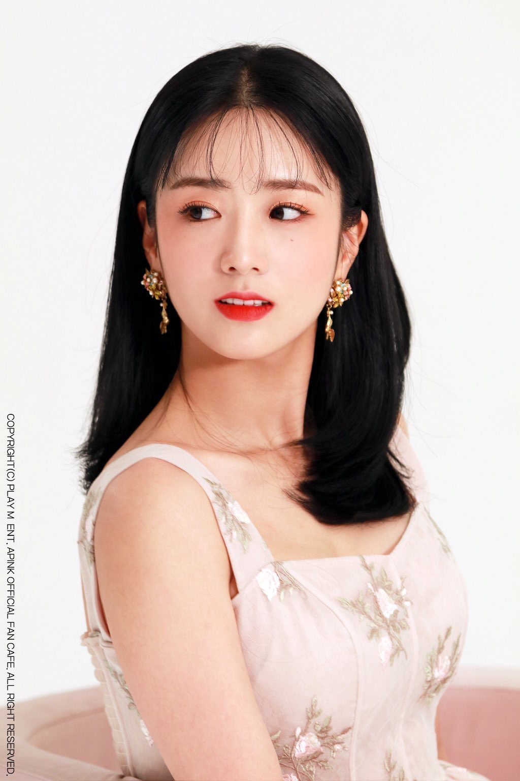 [에이핑크] 은행 갔다가 창구에서 초등학교 동창을 만나서 보미 | 인스티즈