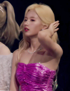 땀 식히는 사나.gif | 인스티즈