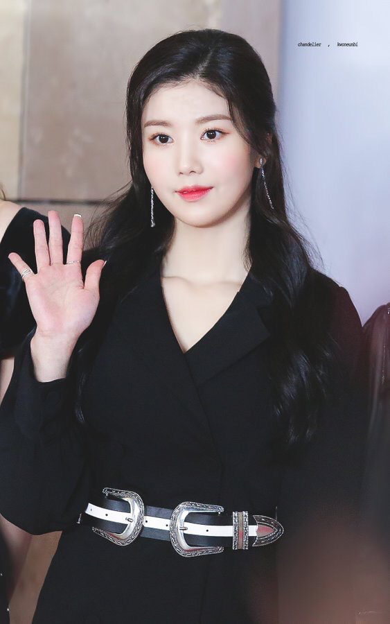 [아이즈원] 비가 많이 내려오고 있어서 권은비 | 인스티즈