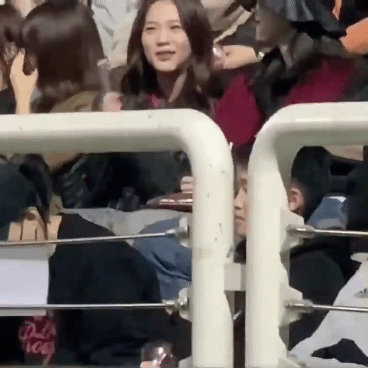 레드벨벳 콘서트 블랙핑크 지수&amp;선미.gif | 인스티즈