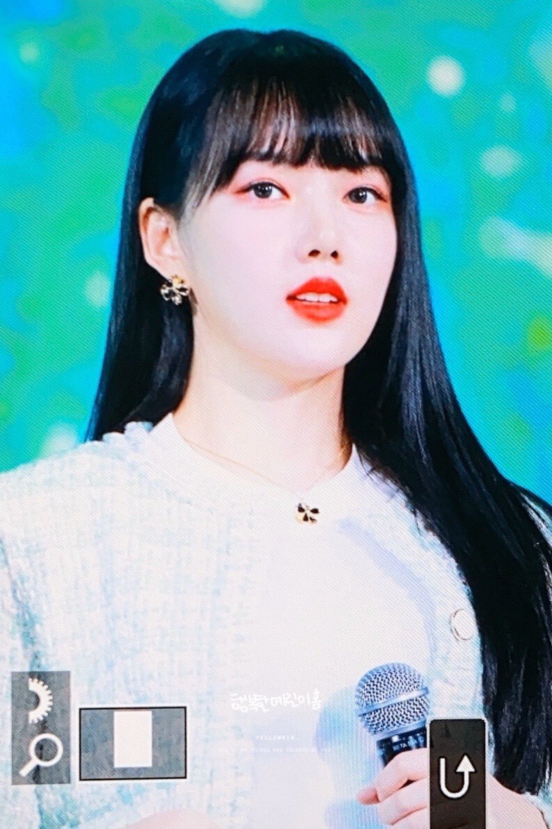 식사시간에 보니까 은근히 미인인 듯한 여자친구 예린이.jpgif | 인스티즈