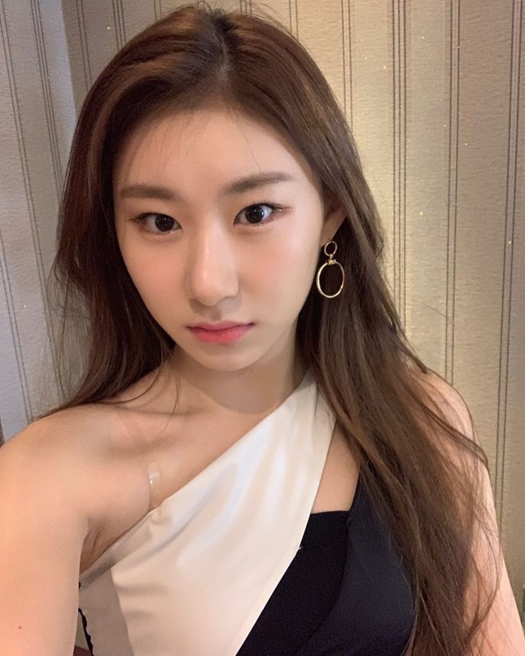 오늘 인스타 폭풍업뎃한 ITZY 채령이.jpg | 인스티즈