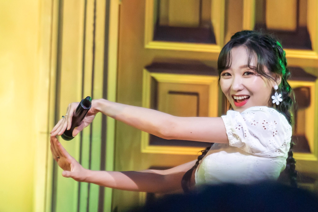 [러블리즈] 독일사는 친구에게 선물을 받아서 수정이 | 인스티즈