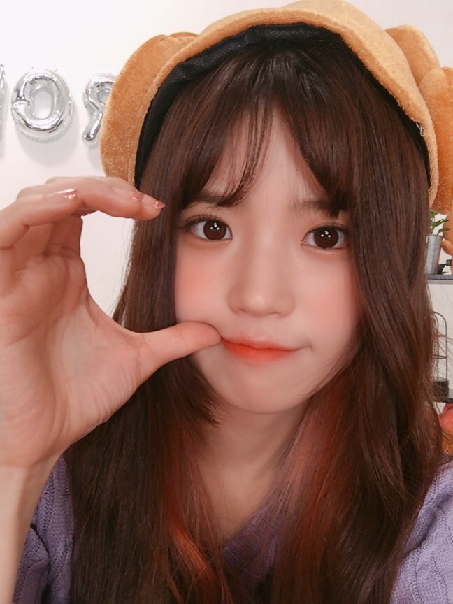 데뷔 300일기념 프로미스나인 송하영 | 인스티즈