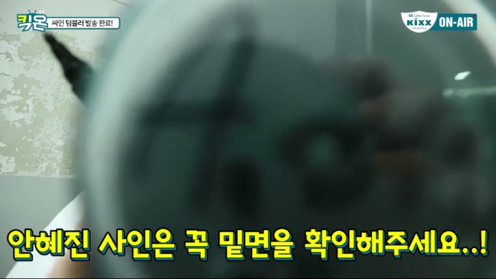 텀블러에 싸인하는 여배선수들.jpg | 인스티즈