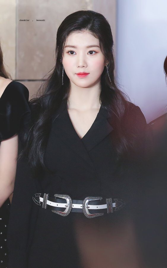 [아이즈원] 비가 많이 내려오고 있어서 권은비 | 인스티즈