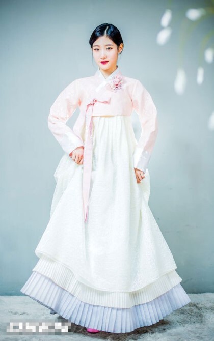 2020년 새해 기념 한복입은 정채연 .jpgif | 인스티즈