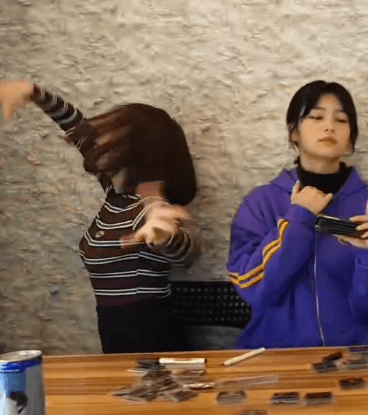 2004년생 아이돌 멤버.gif | 인스티즈