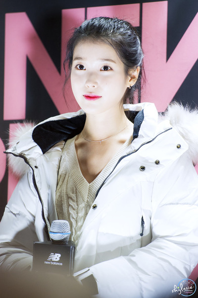 뉴발란스 토크콘서트 포니테일 아이유.jpg | 인스티즈