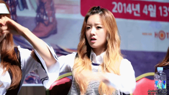 떼 쓰는 아이 같이 나온 정말 귀여운 26살. jpg | 인스티즈