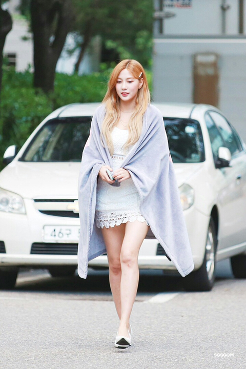 뮤뱅 중간 출퇴근 길의 에이핑크 하영이.jpg | 인스티즈