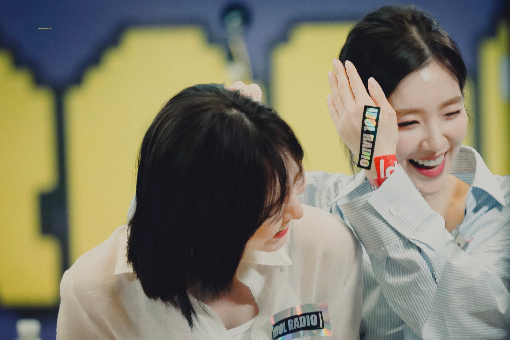 엄청 행복해보이는 아이린 웬디의 사진의 비밀 | 인스티즈