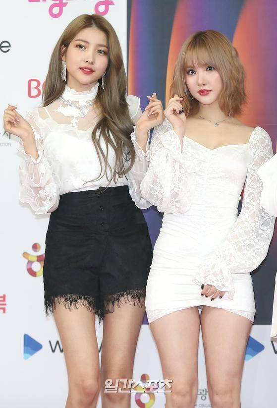 여자친구 sbs 가요대전 레드카펫.jpg | 인스티즈