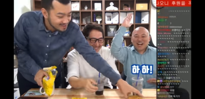 비혼주의였던 김풍에게 결혼을 권장하는 주호민 | 인스티즈