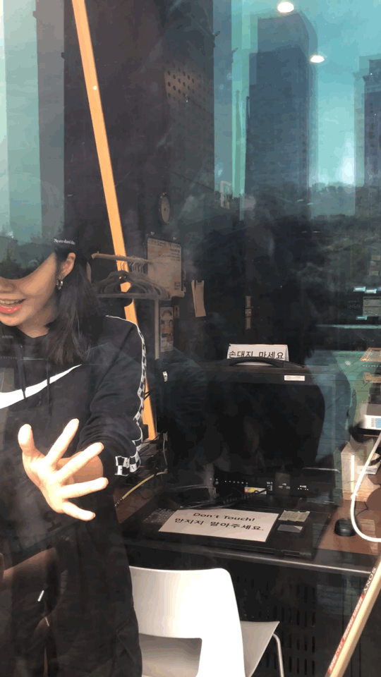 아가한테 인사 하고 하트 하는 에이핑크 정은지.gif | 인스티즈