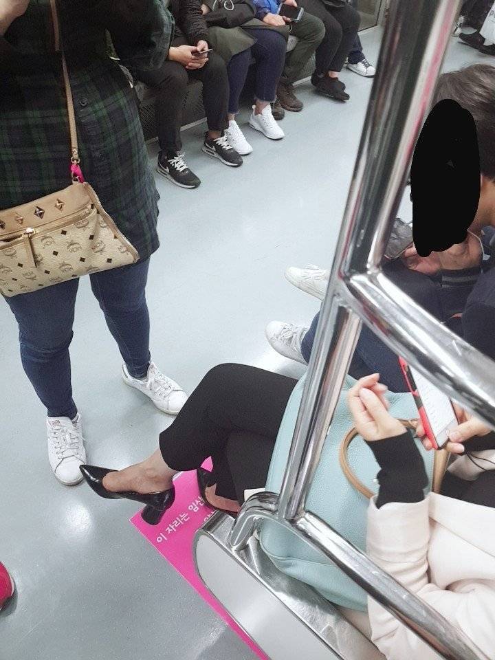 임산부 배려석에 앉는 젊은 여성분들께 묻습니다.pann | 인스티즈