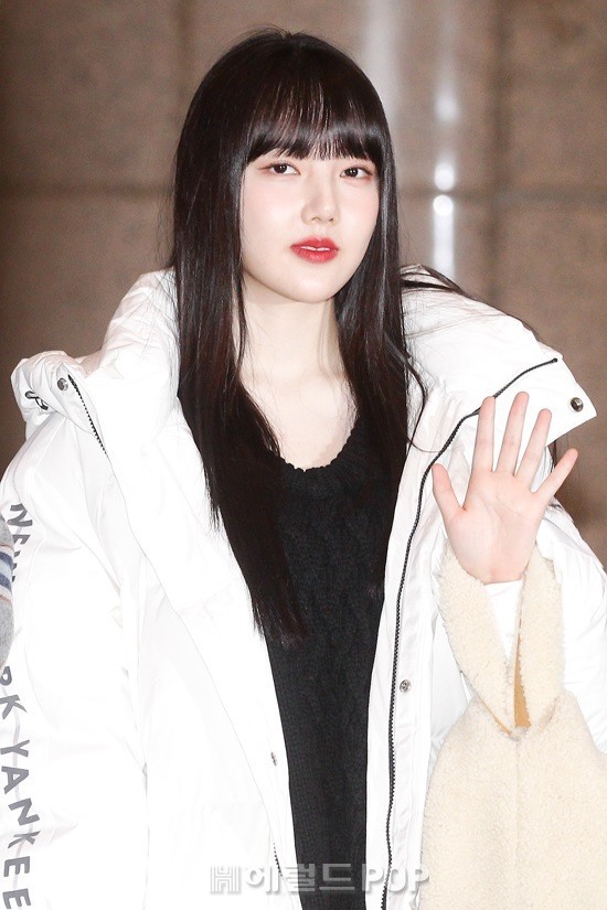 일본 공연 차 출국하는 여자친구.jpg | 인스티즈