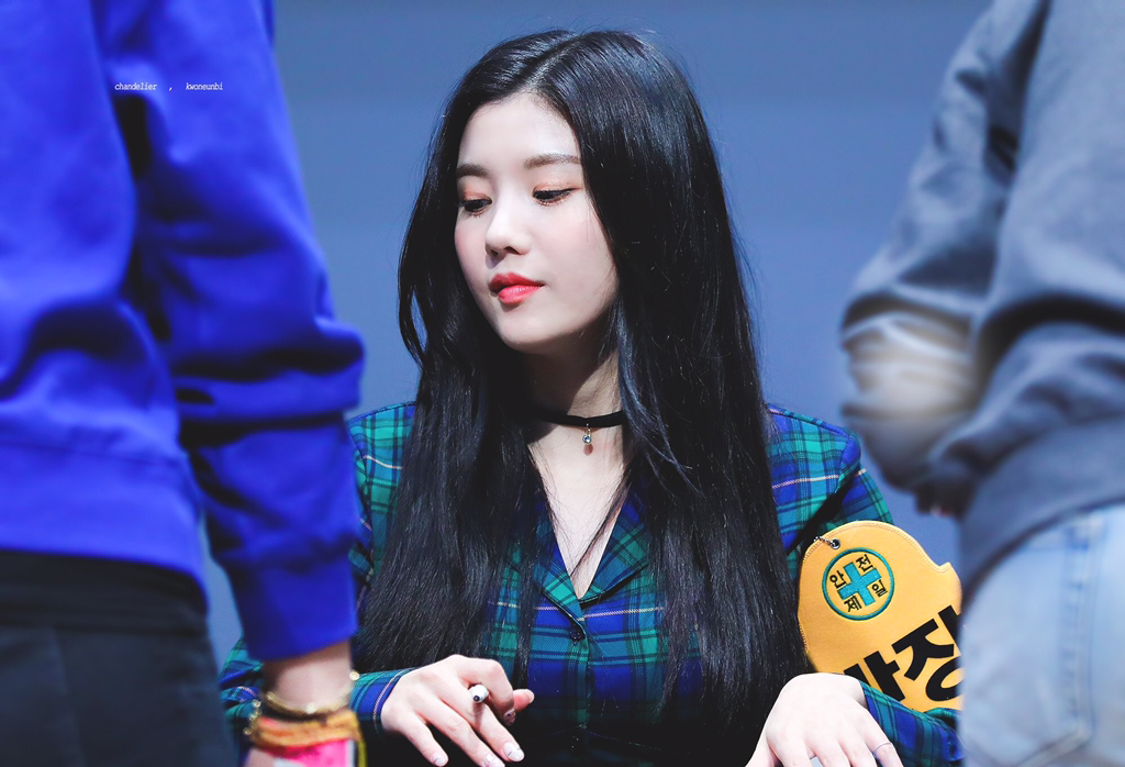 [아이즈원] 비가 많이 내려오고 있어서 권은비 | 인스티즈