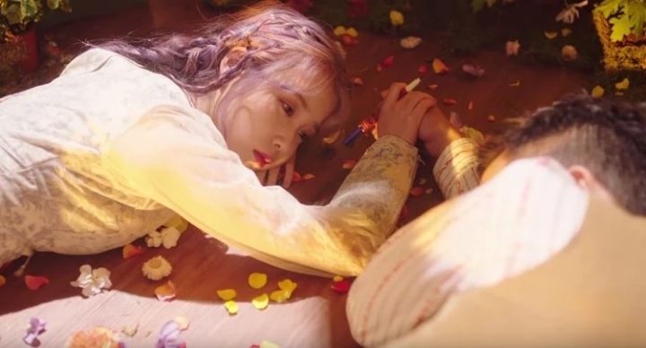 아이유가 전곡 작사한 Love poem 가사 모음 | 인스티즈